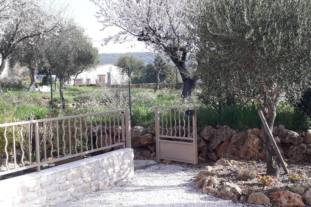 Maison 2 Ou 4 Personnes Jardin Parking Les Amandiers Lorgues Exterior foto